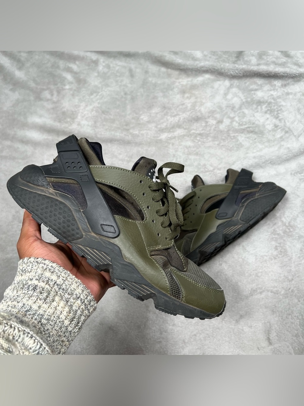 Nike Air Huarache Sneakers Men’s 10.5 PRM Olive Black DZ4506 300